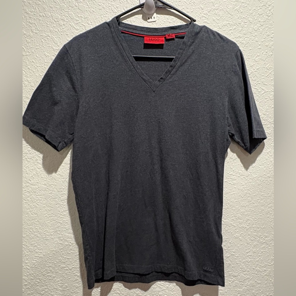 HUGO Gray V-Neck‎ Men's Shirt Size Medium